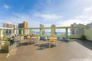 2452 Tusitala St in Honolulu, HI - Building Photo