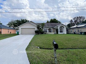 1933 SW Lennox St in Port St. Lucie, FL - Building Photo