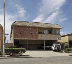 The Hi-desert Terrace in Palmdale, CA - Foto de edificio - Building Photo