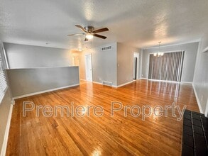 7425 Hardy Ave in Raytown, MO - Building Photo - Building Photo