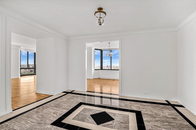 200-210 E 65th St in New York, NY - Building Photo - Building Photo