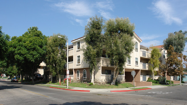 Tradewinds Apartments in Santa Ana, CA - Building Photo - Building Photo