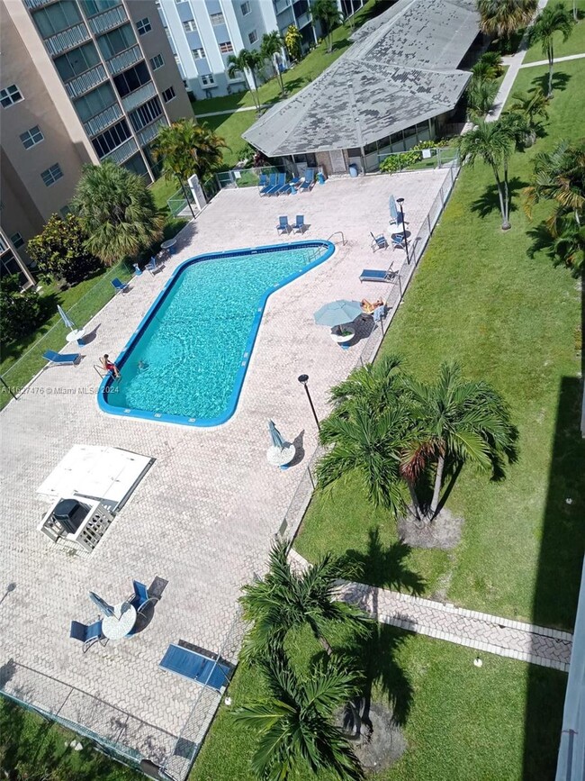 319 NE 14th Ave in Hallandale Beach, FL - Building Photo - Building Photo