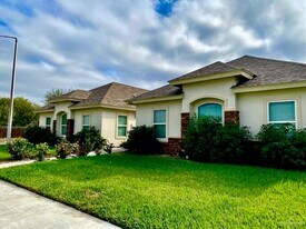 9 Whitewing Ave in Edinburg, TX - Building Photo