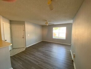 5701 Gatlin Ave, Unit 116 in Orlando, FL - Building Photo - Building Photo
