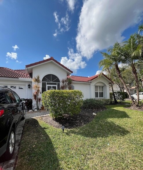 2563 Egret Lake Dr, Unit 1 in Greenacres, FL - Building Photo - Building Photo