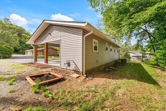 1004 Murphy Rd in Sevierville, TN - Building Photo - Building Photo