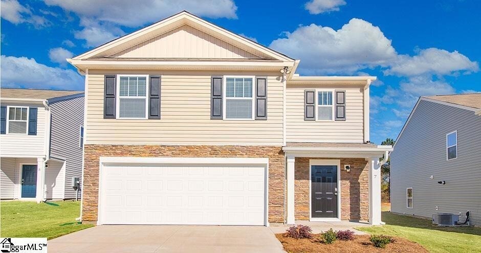 1 Southern Pne Dr in Greenville, SC - Building Photo