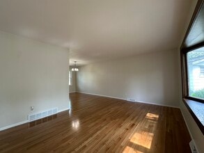 18816 Park Ave in Lansing, IL - Building Photo - Building Photo
