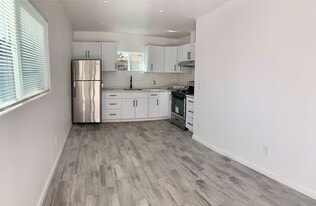 20747 Stephanie Dr in Winnetka, CA - Building Photo