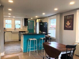 34 Bacheller St in Newport, RI - Building Photo