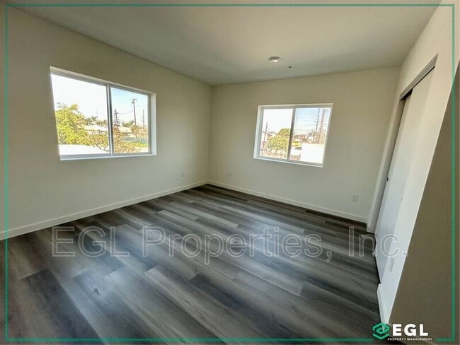 property at 10505 Hawthorne Blvd