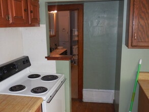 31 New Turnpike Rd, Unit 2 in Troy, NY - Building Photo - Building Photo
