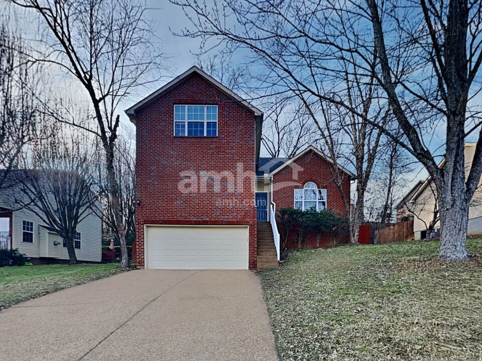 1918 Dunedin Dr in Old Hickory, TN - Building Photo