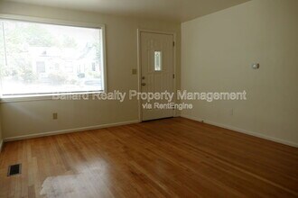 6527 25th Ave NW in Seattle, WA - Building Photo - Building Photo