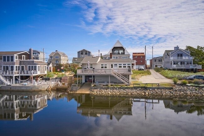 property at 4 28th St