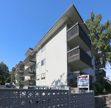 Elmwood Terrace in Victoria, BC - Building Photo - Building Photo