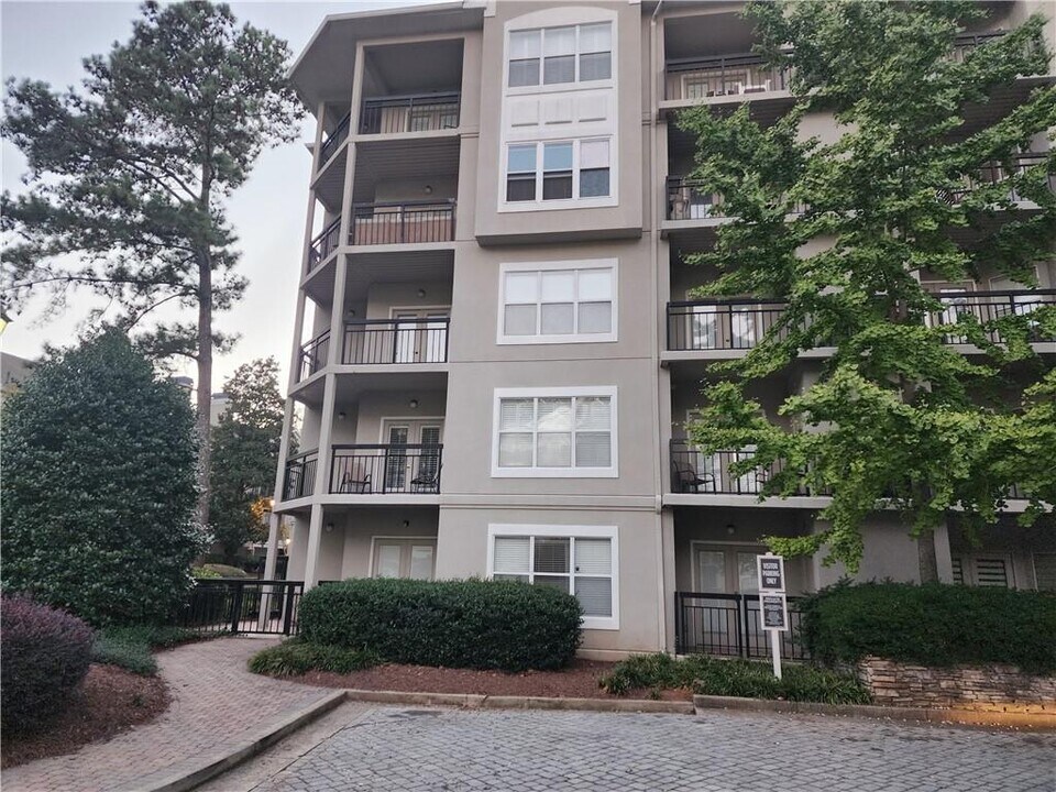 1105 River Green Dr NW in Atlanta, GA - Building Photo
