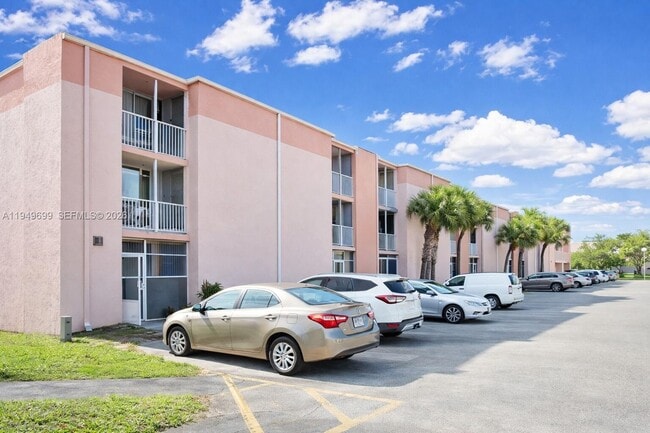 19805 SW 114th Ave in Miami, FL - Building Photo - Building Photo