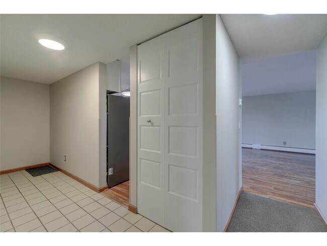 450 Ford Rd in Minneapolis, MN - Building Photo - Building Photo