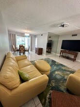 12 Colonial Club Dr in Boynton Beach, FL - Building Photo - Building Photo