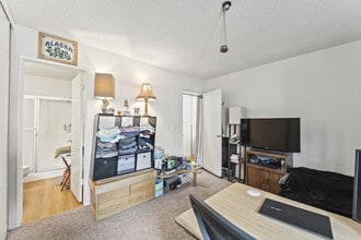 5003 Stoney Creek Rd in Culver City, CA - Building Photo - Building Photo