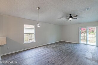 286 Main St in Atlantic Beach, FL - Foto de edificio - Building Photo