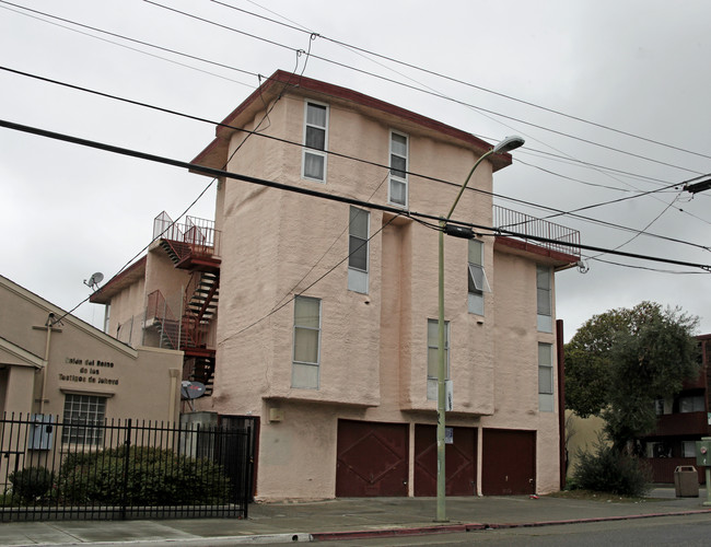 741 E 18th St in Oakland, CA - Building Photo - Building Photo