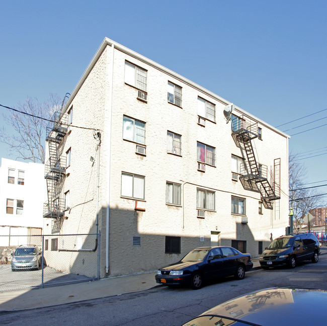 227 Hawthorne Ave in Yonkers, NY - Building Photo - Building Photo