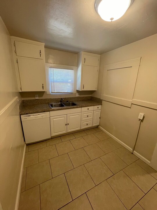 4036 E Nevada Ave in Fresno, CA - Building Photo