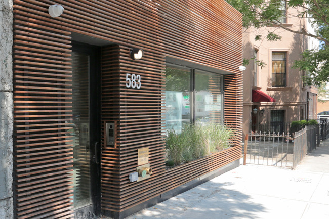 583 Lorimer St in Brooklyn, NY - Building Photo - Building Photo