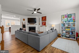 2313 Merseyside Dr in Woodbridge, VA - Foto de edificio - Building Photo