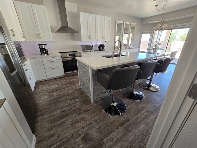 property at 6984 S Newport Ct