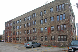 Holland Apartment in Milwaukee, WI - Building Photo - Building Photo