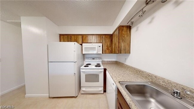 2303 NE 6th St in Cape Coral, FL - Building Photo - Building Photo