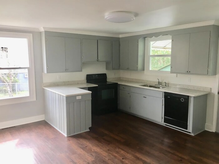 8 11th St in Greenville, SC - Building Photo