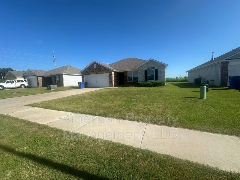 24002 E 115th St S in Broken Arrow, OK - Building Photo