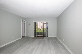 10557 NW 10th St in Pembroke Pines, FL - Building Photo - Building Photo