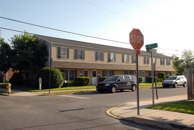 202 - 206 Arch St in Mechanicsburg, PA - Foto de edificio - Building Photo