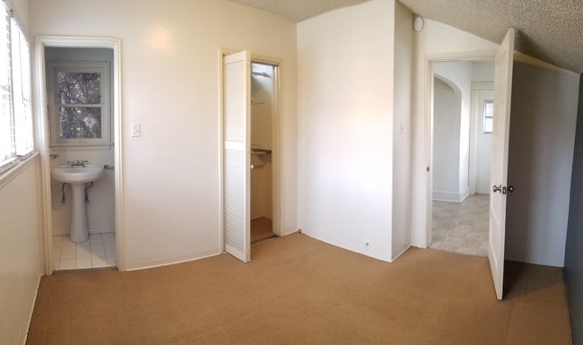 3811 E 10th St, Unit 3811 in Long Beach, CA - Building Photo - Building Photo