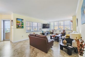 1980 S Ocean Dr, Unit 10P in Hallandale Beach, FL - Building Photo - Building Photo