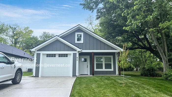 910 S Pope Ave in Independence, MO - Building Photo
