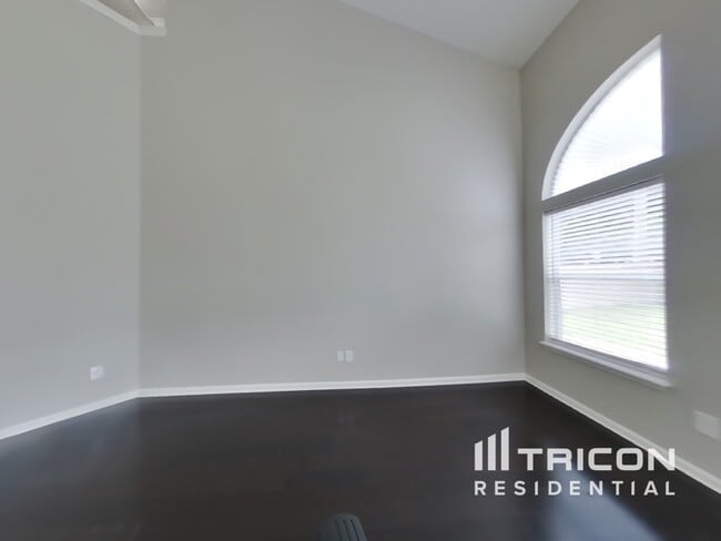 2133 Pond Spring Way in Orange Park, FL - Foto de edificio - Building Photo