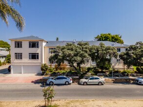401-409 San Vicente Blvd in Santa Monica, CA - Building Photo - Building Photo