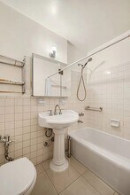 140-15 Holly Ave in Queens, NY - Building Photo - Building Photo