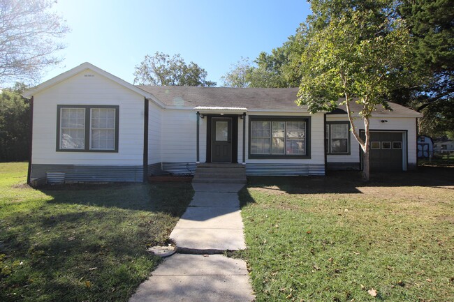 property at 1015 W Kuykendall St