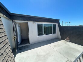 14205-14211 Doolittle Dr in San Leandro, CA - Building Photo