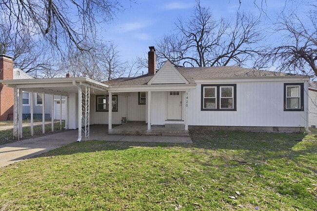 property at 1420 S Pickwick Ave