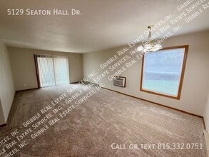 5129 Seaton Hall Dr in Machesney Park, IL - Building Photo - Building Photo