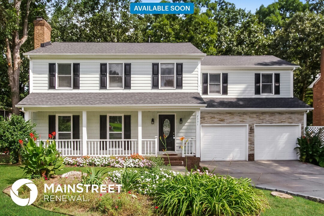 2331 Hunters Bluff Dr in Matthews, NC - Building Photo